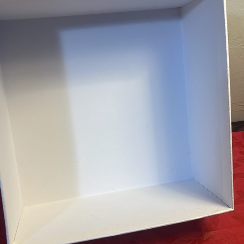 Dior White Textured Box - Picture 3 of 6